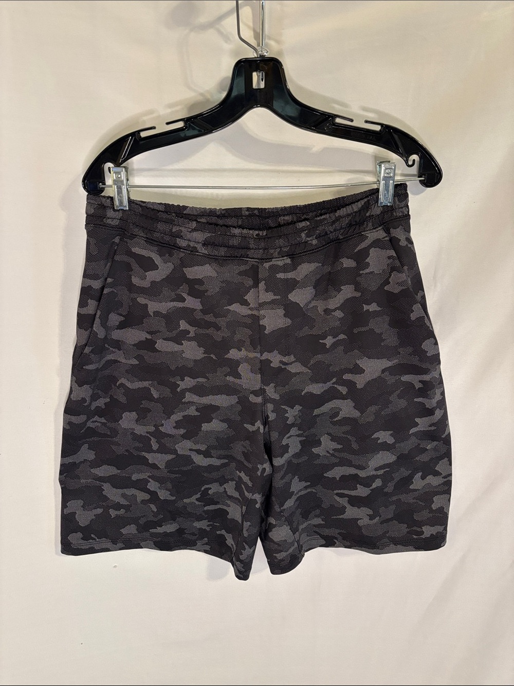 Lululemon black and gray camo shorts Men Size large